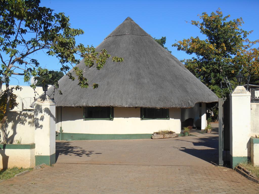 Victoria Falls Budget Hotel Exterior foto